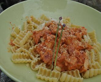 Krämig tomatkycklingpasta