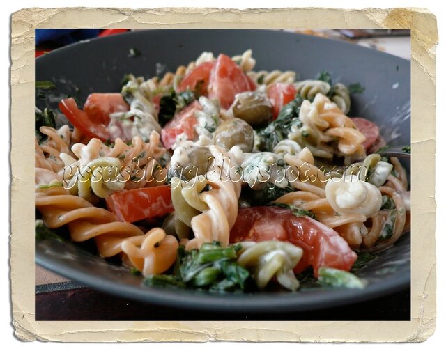 Gårdagens lunch:  Snabb och enkel pasta med bladspenat och blue cheese färskost