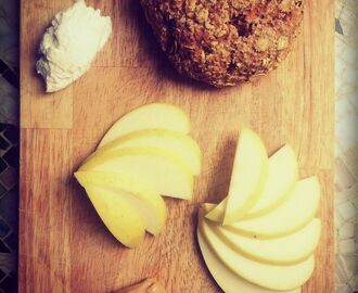 Glutenfria morotskakescones med hemmagjort jordnötssmör