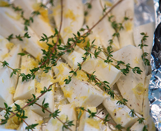 Foliebakade palsternackor med citron och timjan