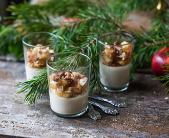 Pannacotta med äpple och päron kokta i Calvados