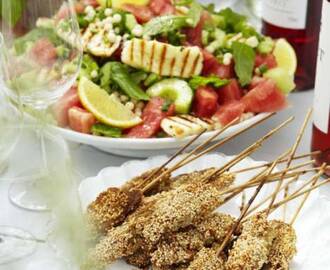 Melonsallad med halloumi och kycklingspett