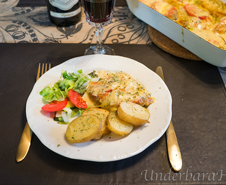 Kyckling fylld med tomat och mozzarella, med smak av dragon och vitlök till detta medaljongpotatis!