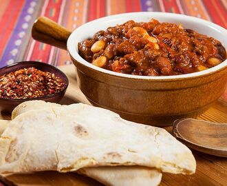 Chili con carne med hembakat Tortillabröd