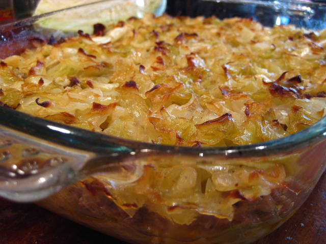 Kålpudding med potatis, gräddsås & Lingon