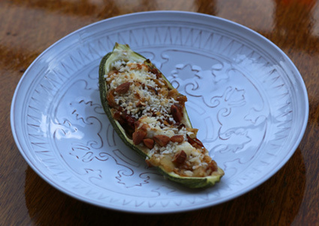 Fylld zucchini med getost och kantareller