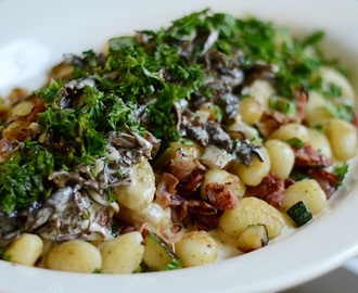 Gnocchi med bacon och svamp