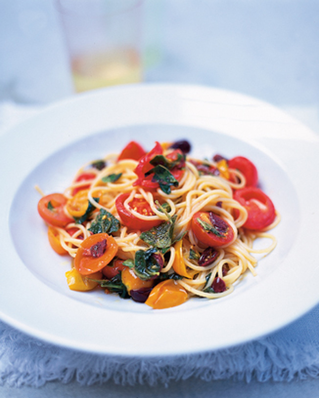 Spaghetti med körsbärstomater, mejram och olivolja