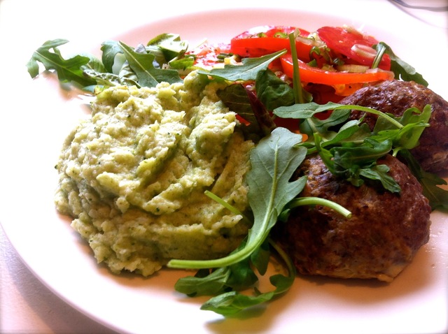 Dagens middag - Köttfärsbiffar med Blomkåls- & broccolimos