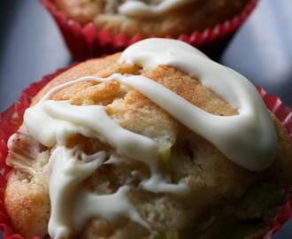 Rabarbermuffins med mandelmassa och vit choklad