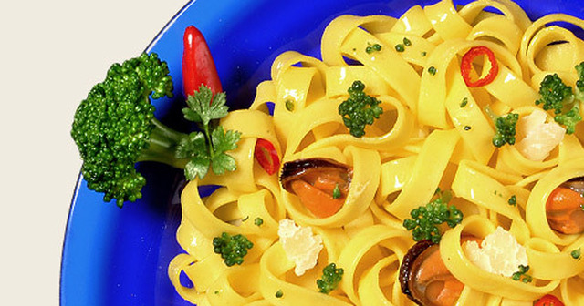 Tagliatelle med musslor, broccoli och fossa-ost