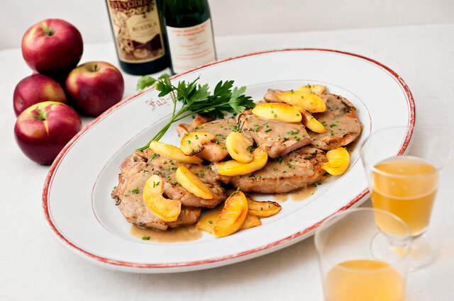 Pork Chops With Apples and Cider