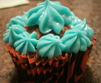 Chokladcupcakes med blå frosting
