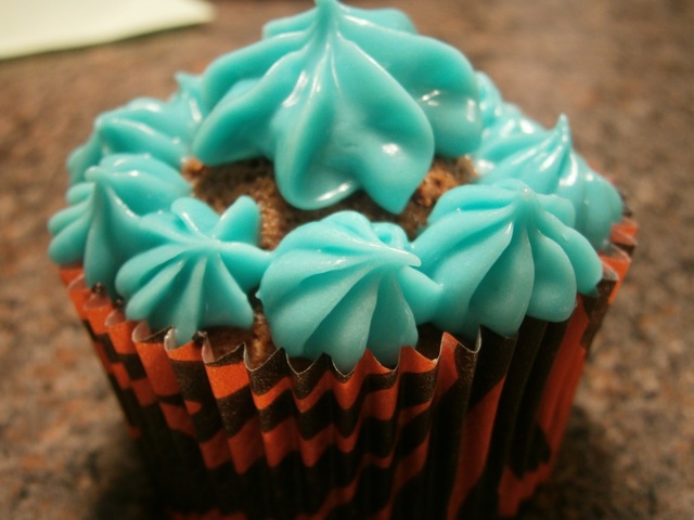 Chokladcupcakes med blå frosting