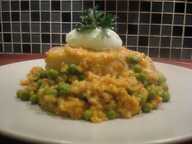 Svärdfisk ugnsbakad med bulgur, tomat, ärter i kokosmjölk och vitvin. Allt i en gryta.