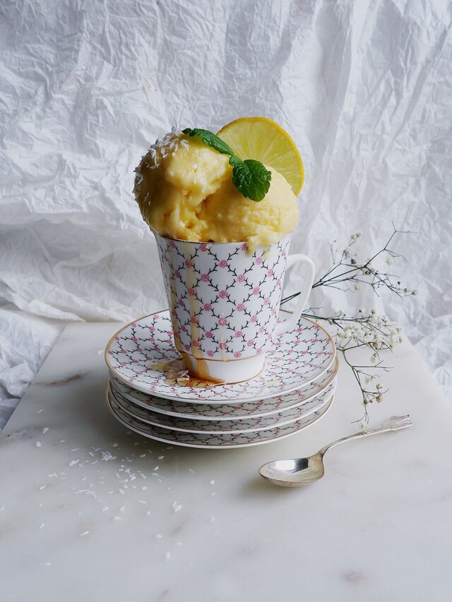 Vanilla Sauce Ice Cream with Lime and Spearmint