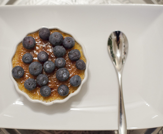 Creme Brulé med färska bär