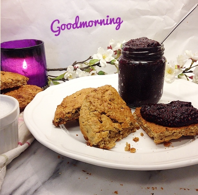 Glutenfria Scones med Blåbär & kardemumma Chiasylt