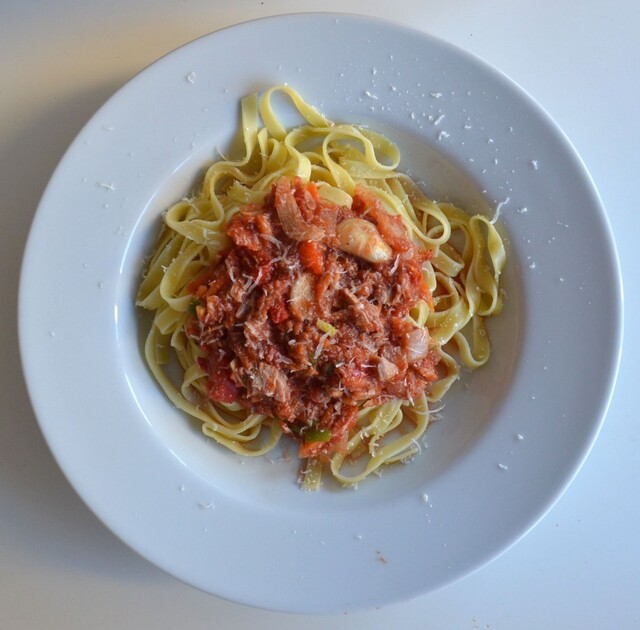 RECEPT: tonfisk i pasta med tomatsås
