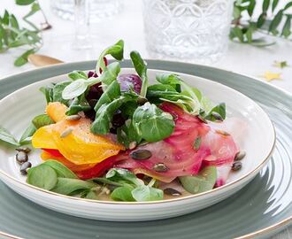 Carpaccio på tre sorters beta med sallad maché och honung champagne