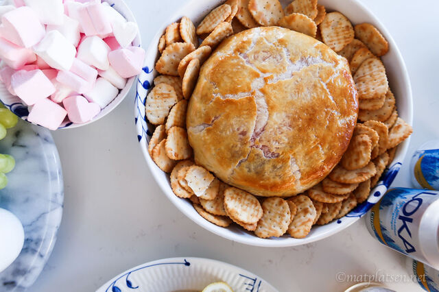 Baked brie in puff pastry