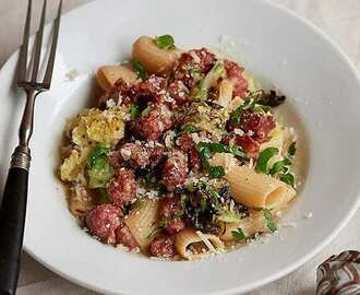 Pasta med salsiccia och kål