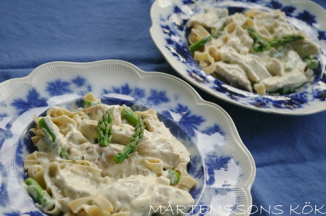 Pastasås med kyckling och sparris