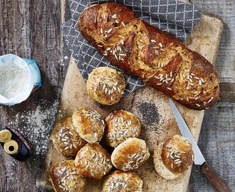 Läckra bullar eller bröd med frukt