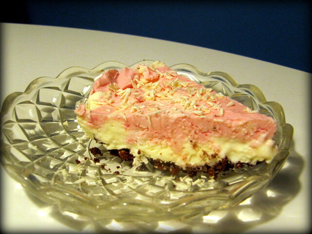 Lucka 16: Glasstårta med polkagrisar och skumtomtar