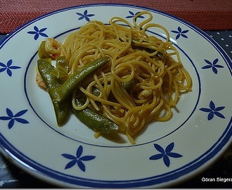 Pasta med räkor och sockerärter