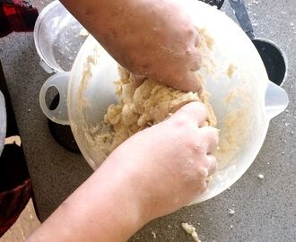 Vanligt och ovanligt på sjukhusskolan! Scones med lakrits!