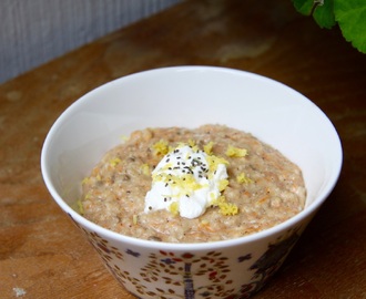 Nyttig morotsgröt med yoghurt och citron