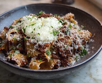 Högrevsragu med pappardelle - Matrecept.se