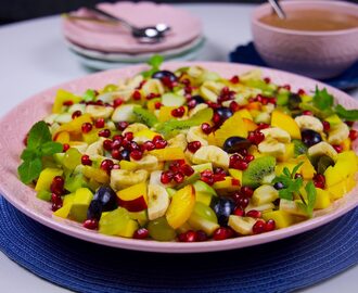 Vintrig fruktsallad med chokladsås