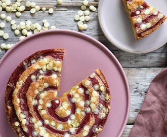 Kladdkaka med rabarbersnurra, brynt smör och vit choklad.