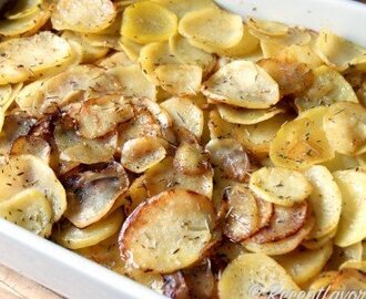 Råstekt skivad potatis med vitlök