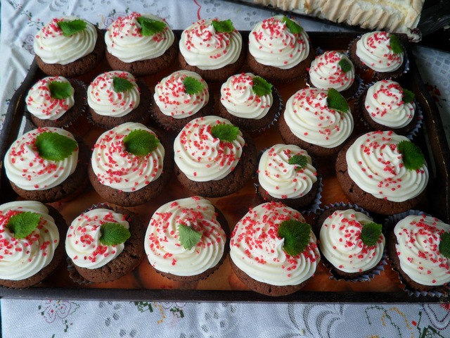 Chokladcupcakes med cream cheese frosting