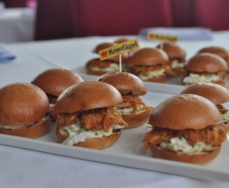 BBQ pulled chicken sliders med coleslaw