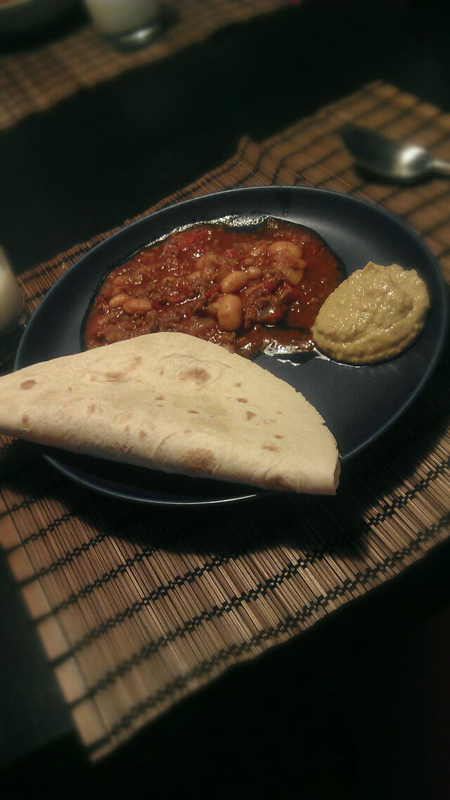 Gårdagens: Nästan äkta chili con carne med tortillabröd och guacamole