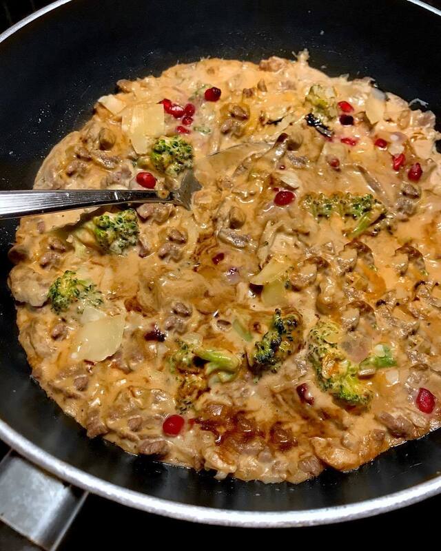 Malin Sofia Magdalena Jansson on Instagram: “⭐️ Lövbiffspanna med parmesan & broccoli ⭐️ Kvällens #middag ? Krämigt, varmt och himla gott ? Recept nedan som vanligt?? Pasta var perfekt…”