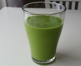 Grön Smoothie m Spenat, Ingefära, Avokado, Citron & Kokosvatten