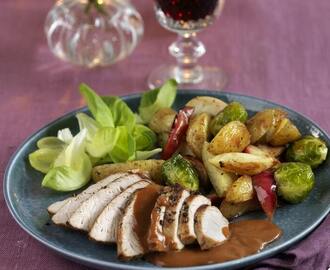 Kalkonfilé med rostad potatis, brysselkål och äpple