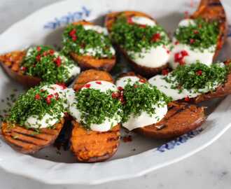 Grillad sötpotatis med gräddfil och chili - se 