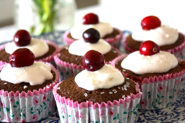 Chocolate & Cranberry Cupcakes – Choklad & Tranbärs Cupcakes