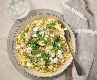 Fettuccine med zucchini och fetaost