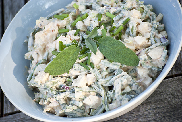 Krämig sallad med kronärtskocka, haricots verts och soltorkad tomat