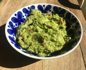 Guacamole med dill till grillad fisk