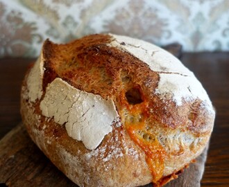 Valborgsbröd med cheddar, öl och rostad svedjeråg