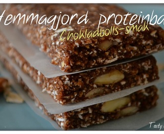 Hemgjorda no-bake proteinbars med chokladbolls-smak