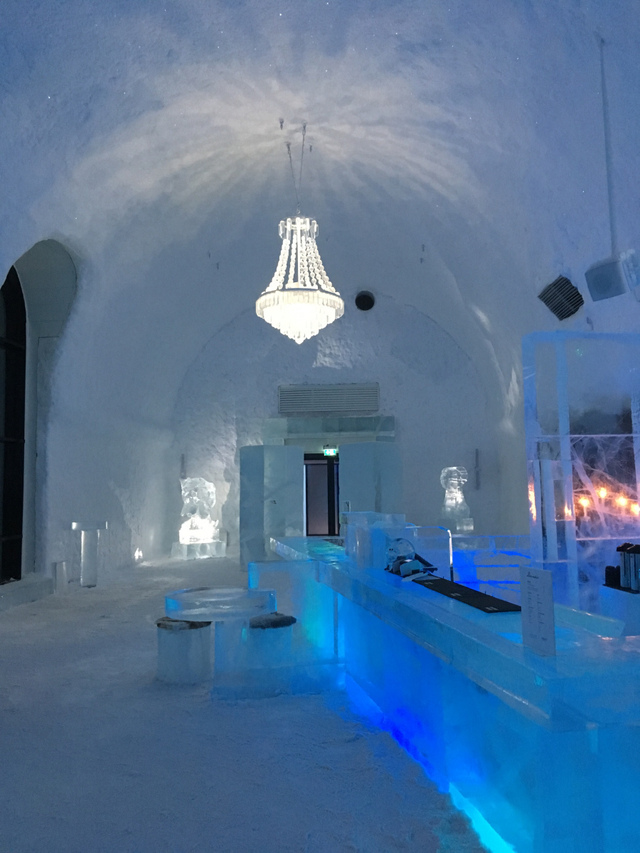 En dag i Jukkasjärvi – långfärdsskridskor och Ice Hotel